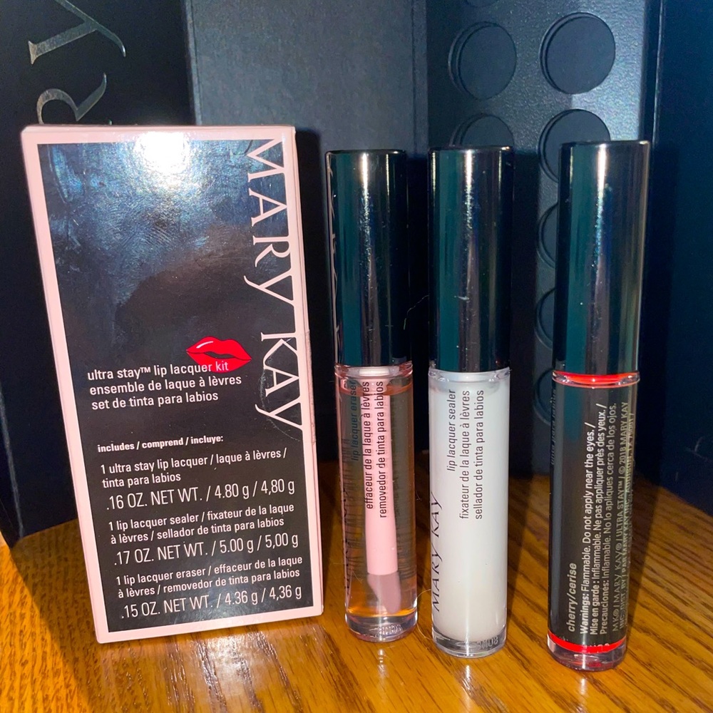 Mary Kay. Ultra Stay Lip Lacquer Kit.